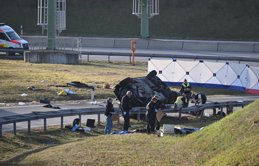 Un minibús con 20 personas volcó tras un accidente en una carretera de Baviera en Alemania