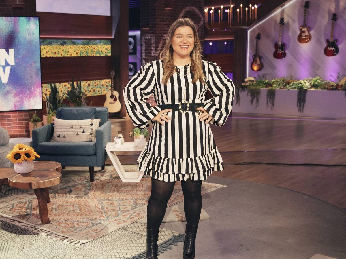 Kelly Clarkson tomará el lugar de Ellen DeGeneres una vez que la animadora de TV le ponga fin a su programa