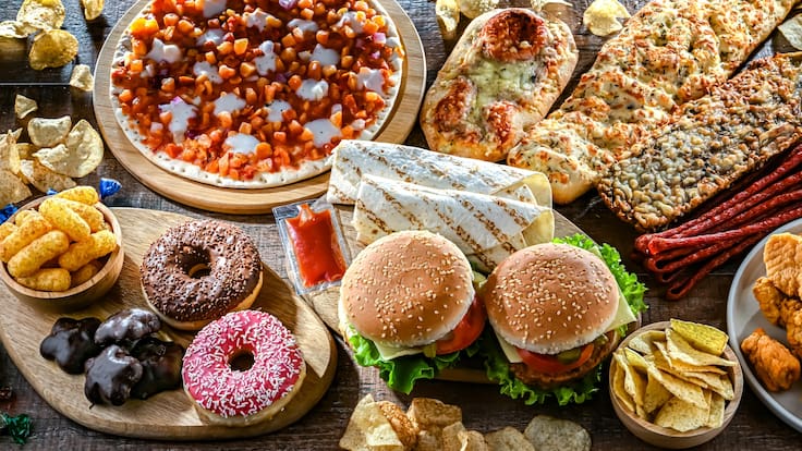 Estudio advierte que una sola porción diaria de alimentos ultraprocesados puede afectar el cerebro sin importar la dieta