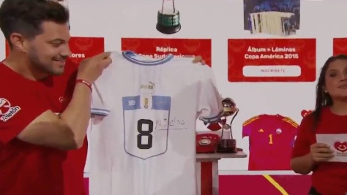 Firmadas por Bielsa y Messi: Las joyas deportivas que se subastan en la Lucatón 2023