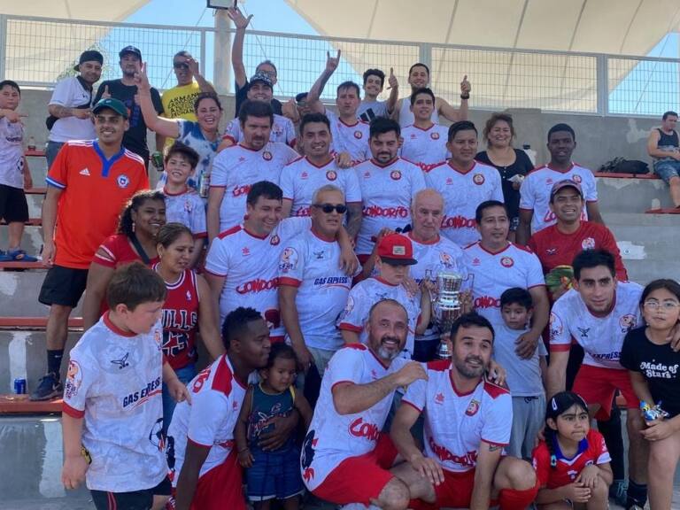 “Mi papá dejaba botado hasta los cumpleaños por el fútbol”: habla hijo de quien fue velado con pantalla gigante viendo el Chile-Perú