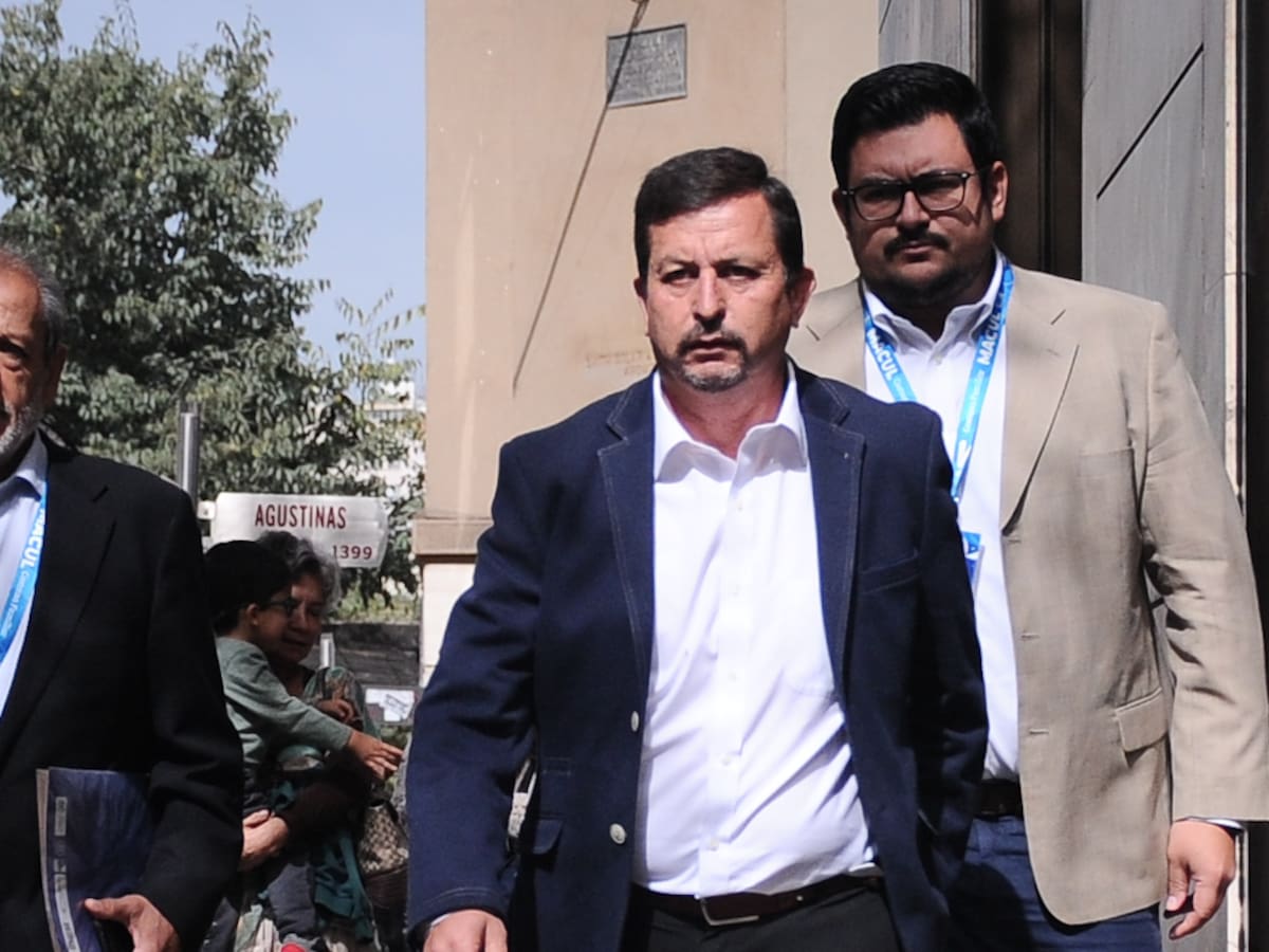 “Puedo cometer errores”: Alcalde de Macul admite salida del país con licencia médica y se defiende ante críticas