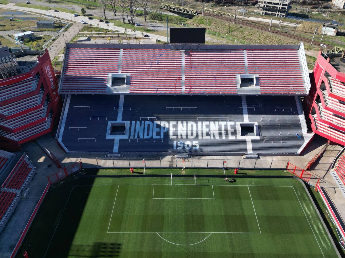 Era lo mínimo: Suspenden partido de Independiente tras incidentes con hinchas de la U
