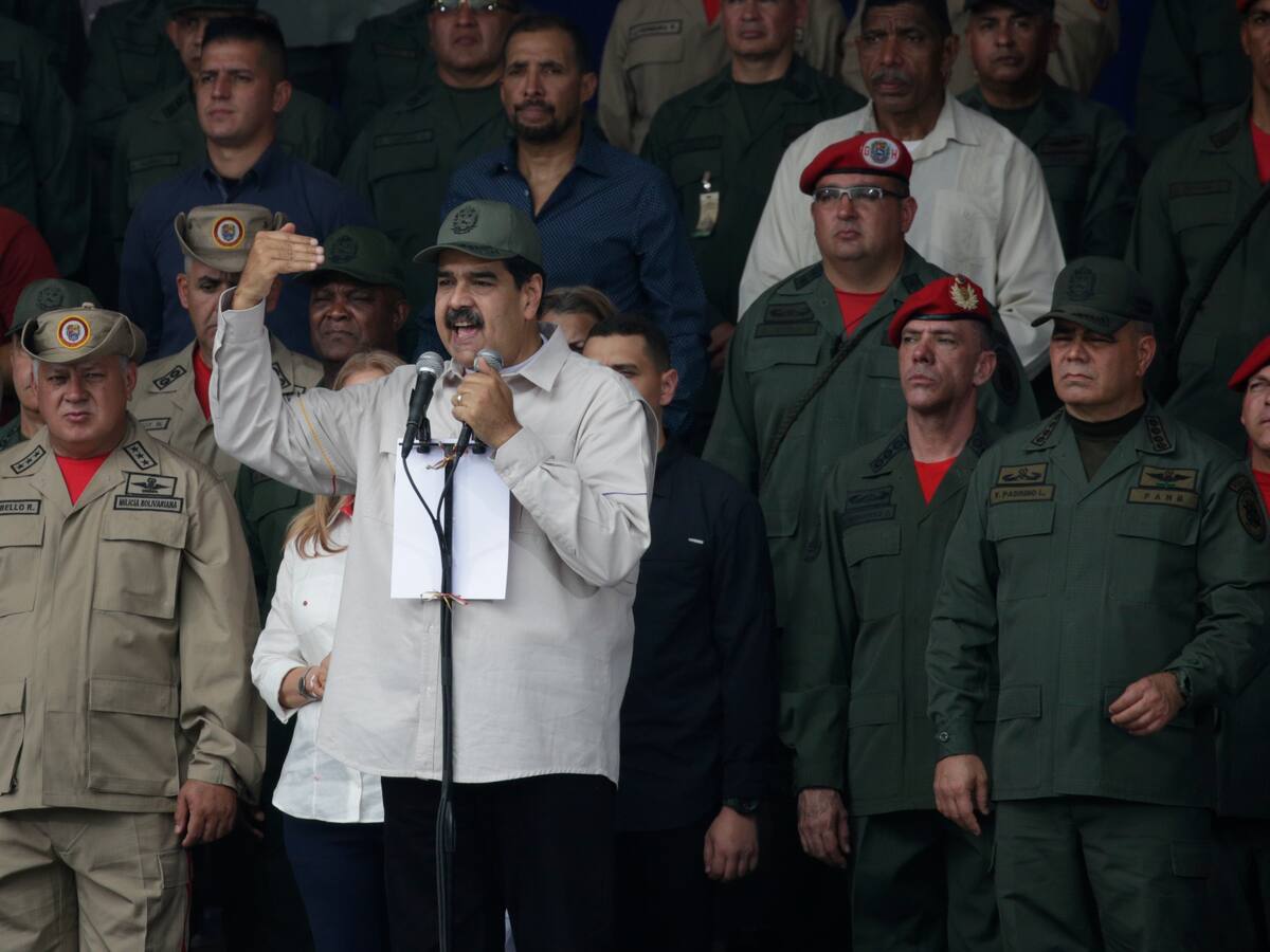 Tras llamado de Machado y González: militares venezolanos reiteran apoyo a Maduro y acusan de sedición a la oposición