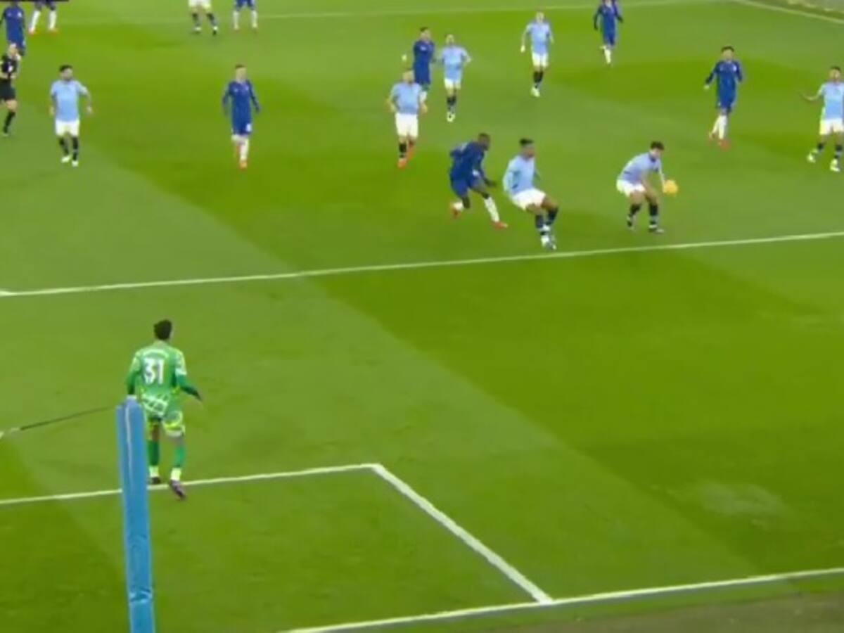 Manchester City pagó 50 millones por él y en su debut cometió este grosero error ante Chelsea
