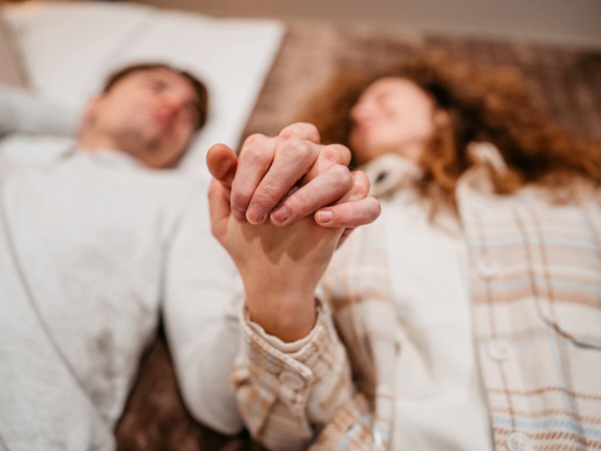 ¿La clave de la felicidad? Las parejas que siguen este hábito tendrían una relación más sólida, según estudio