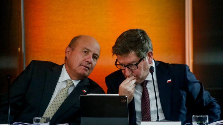 Gobierno niega privatización de Codelco en medio de caída productiva