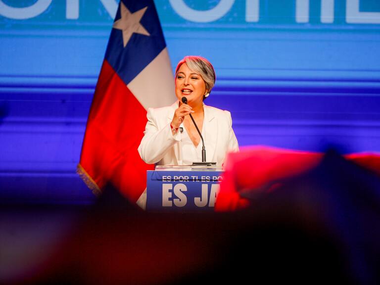 16 de noviembre de 2025/SANTIAGO
La candidata presidencial Jeannette Jara realiza un discurso en la plaza San Francisco, en el centro de Santiago, luego de conocer los resultados de la elección presidencial de esta jornada.
FOTO: HANS SCOTT/AGENCIAUNO