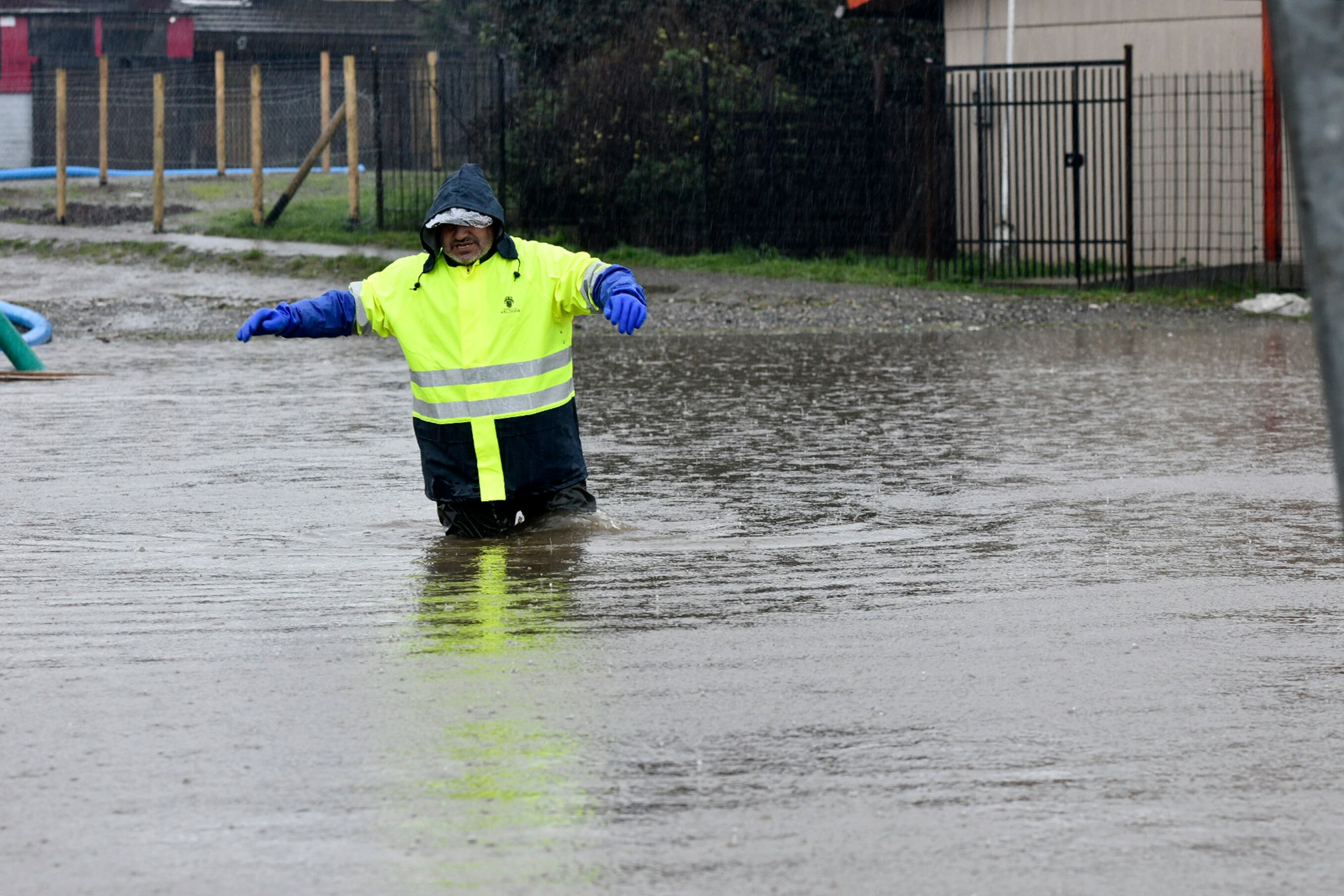 07 de julio 2026/ VALDIVIA
Intensas lluvias provocan anegamiento en diversas calles de la ciudad.
MIGUEL ANGEL BUSTOS / UNO NOTICIAS