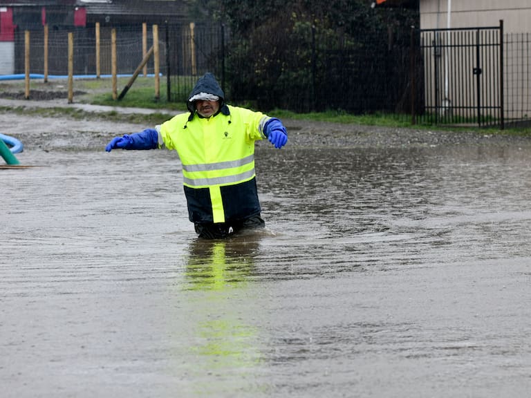 07 de julio 2026/ VALDIVIA
Intensas lluvias provocan anegamiento en diversas calles de la ciudad.
MIGUEL ANGEL BUSTOS / UNO NOTICIAS