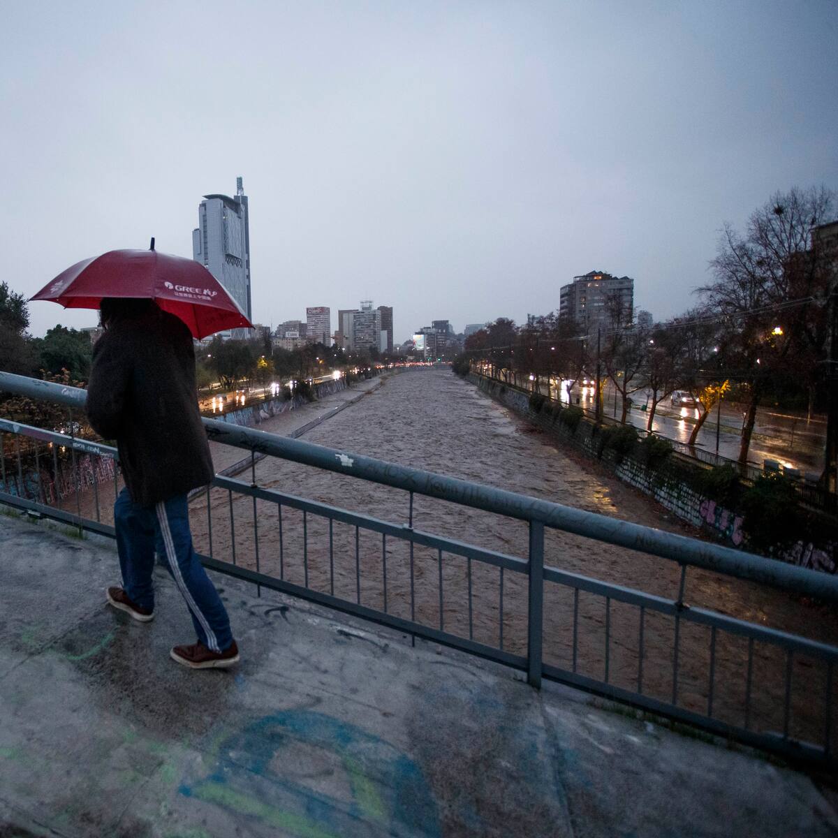 Lluvia en Santiago: a qué hora comienza a llover en la Región Metropolitana el domingo