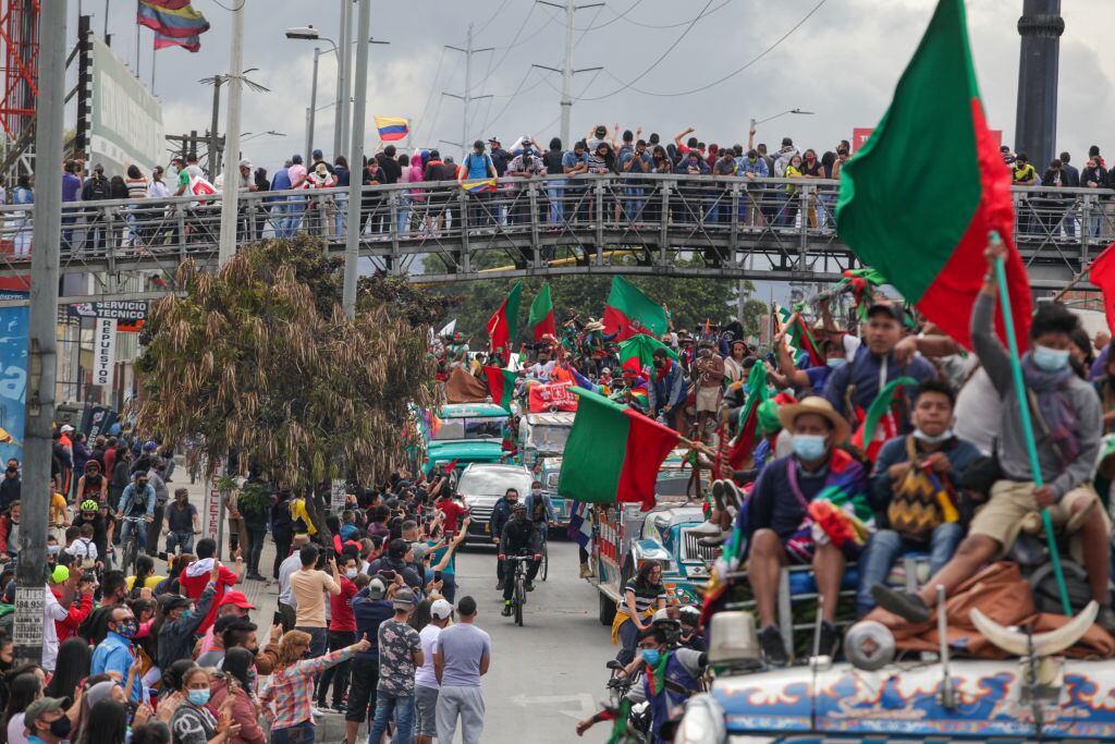 Masiva marcha de pueblos originarios hacia Bogotá