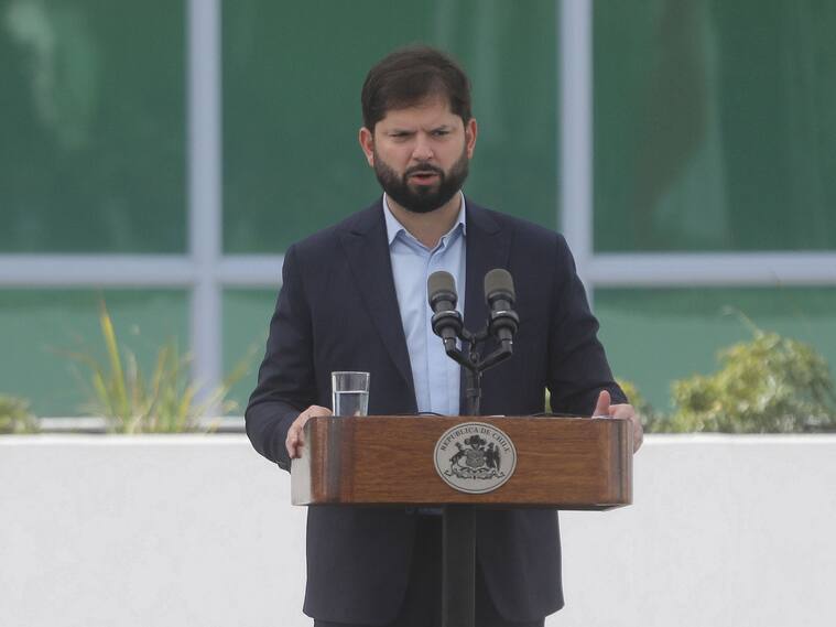 3 de septiembre de 2025/SANTIAGO
El Presidente de la República, Gabriel Boric Font, encabeza el lanzamiento del Plan Nacional de Infraestructura Pública 2025 - 2055 junto a los ministros y ministras de Obras Públicas, Jessica López, Interior, Álvaro Elizalde, Seguridad Pública, Luis Cordero, Transportes y Telecomunicaciones, Juan Carlos Muñoz, Desarrollo Social y Familia (s), Paula Poblete, el General Director de Carabineros, Marcelo Araya, y el Director General de la PDI, Eduardo Cerna.
FOTO: SEBASTIAN BELTRAN GAETE / AGENCIAUNO
