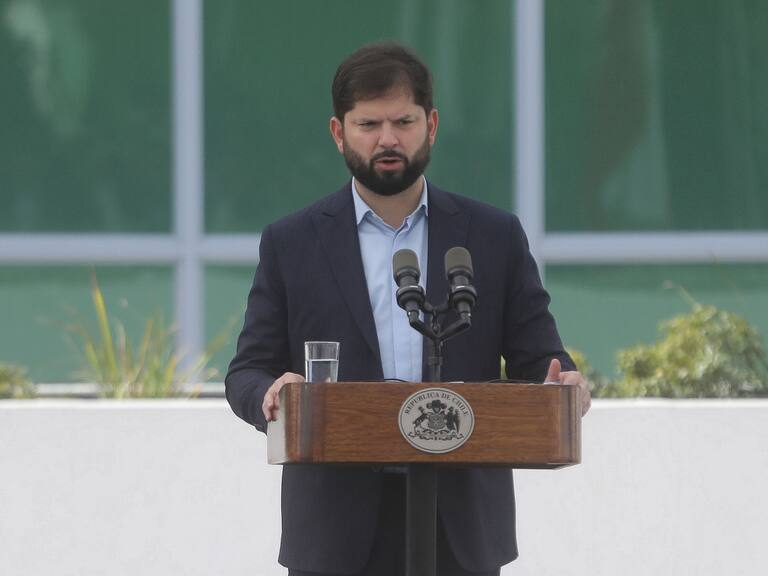 3 de septiembre de 2025/SANTIAGO
El Presidente de la República, Gabriel Boric Font, encabeza el lanzamiento del Plan Nacional de Infraestructura Pública 2025 - 2055 junto a los ministros y ministras de Obras Públicas, Jessica López, Interior, Álvaro Elizalde, Seguridad Pública, Luis Cordero, Transportes y Telecomunicaciones, Juan Carlos Muñoz, Desarrollo Social y Familia (s), Paula Poblete, el General Director de Carabineros, Marcelo Araya, y el Director General de la PDI, Eduardo Cerna.
FOTO: SEBASTIAN BELTRAN GAETE / AGENCIAUNO