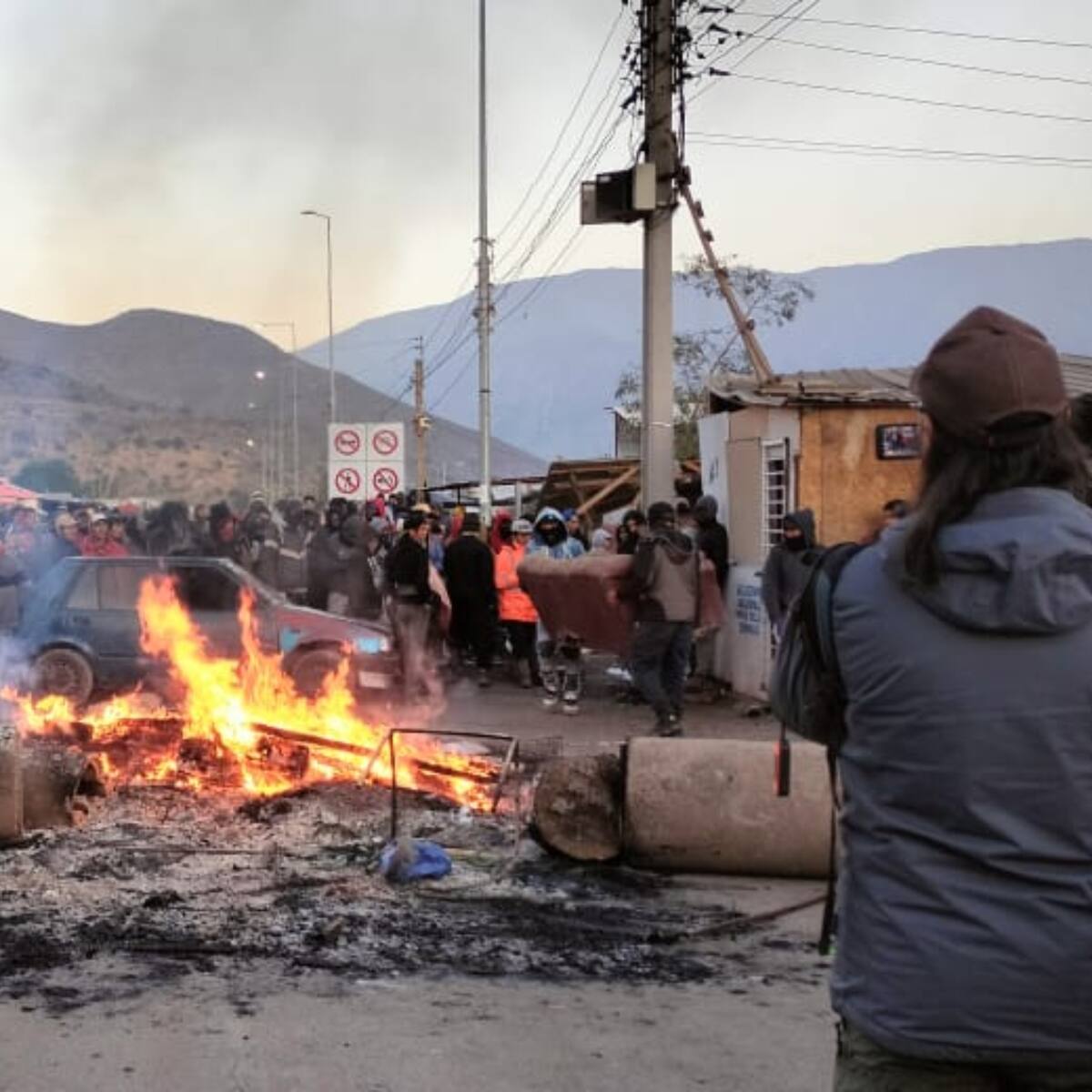 Tensión en San Felipe: desalojo de toma “Yevide” genera enfrentamientos entre vecinos y Carabineros