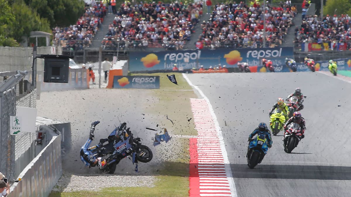 Caos en Montmeló: violento accidente de Álex Márquez fuerza la bandera roja en Cataluña por el Moto GP