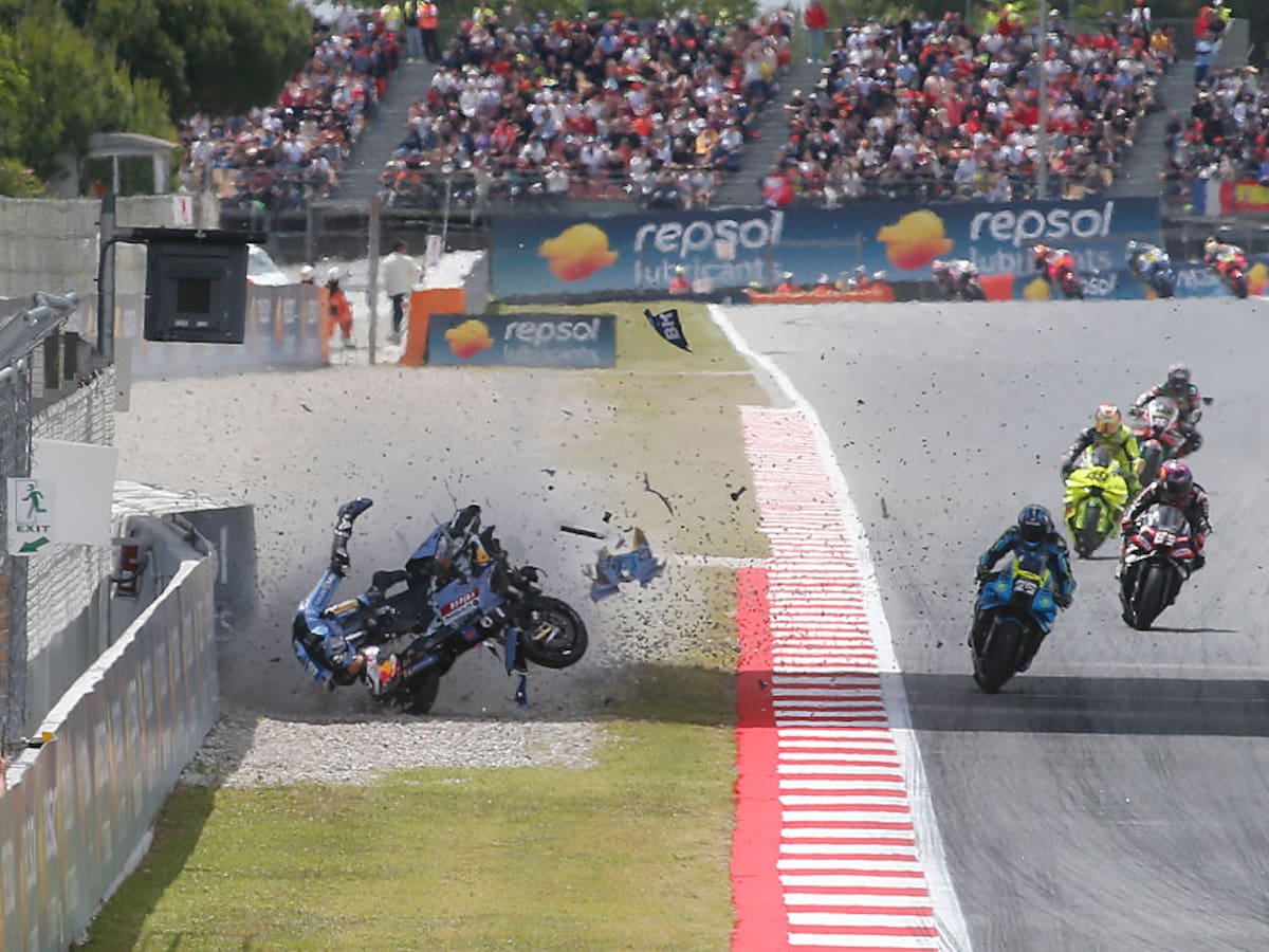 Caos en Montmeló: violento accidente de Álex Márquez fuerza la bandera roja en Cataluña por el Moto GP