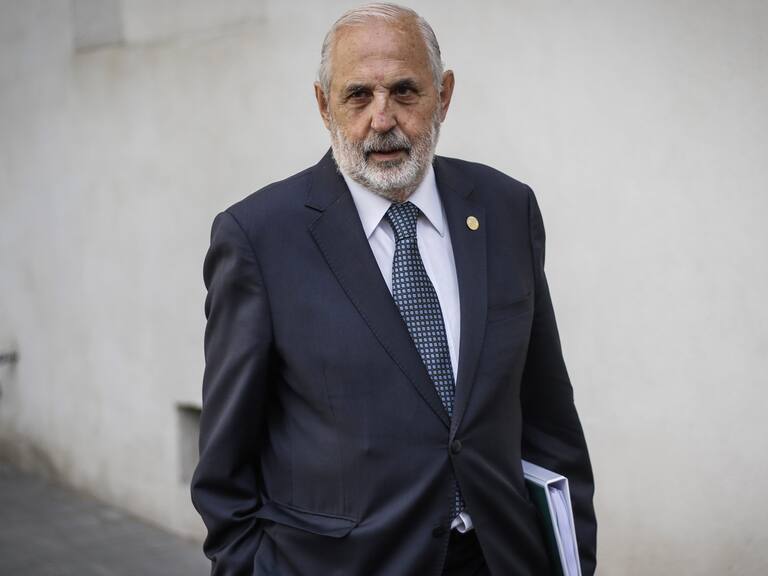 Jorge Abbott responde a Longueira