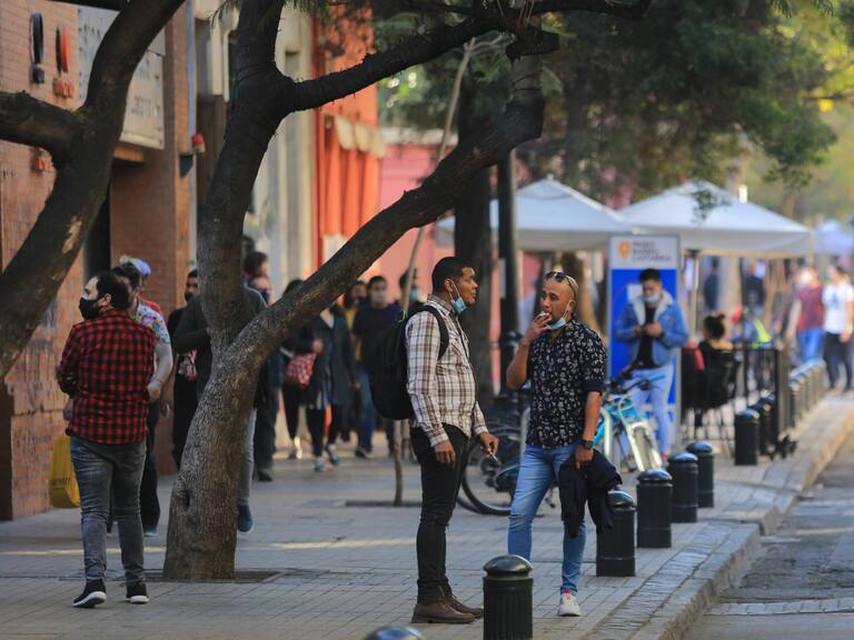 1 de Agosto 2021 / SANTIAGO Barrio Lastarria con su comercio en funcionamiento en fase 3 del plan Paso a Paso, lo que permite su apertura durante el fin de semana
FOTO: DIEGO MARTIN / AGENCIAUNO