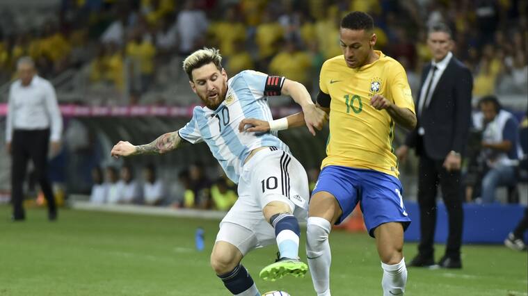 BELO HORIZONTE, BRAZIL - NOVEMBER 10: Neymar Jr of Brazil fights for the ball with Lionel Messi of Argentina during a match between Argentina and Brazil as part of FIFA 2018 World Cup Qualifiers at Mineirao Stadium on November 10, 2016 in Belo Horizonte, Brazil. (Photo by Ricardo Botelho/LatinContent via Getty Images)