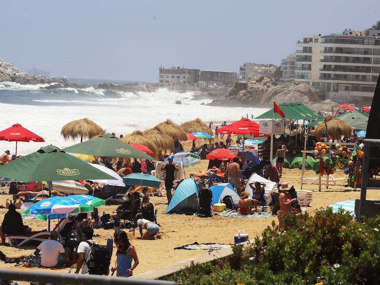Tres intentos fallidos y una cuarta apuesta: la compleja venta del hotel cinco estrellas inconcluso en Viña del Mar