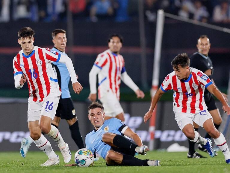 Siguen las malas para Chile: Paraguay rescata un empate ante Uruguay en Montevideo y complica aún más a la Roja en las Eliminatorias