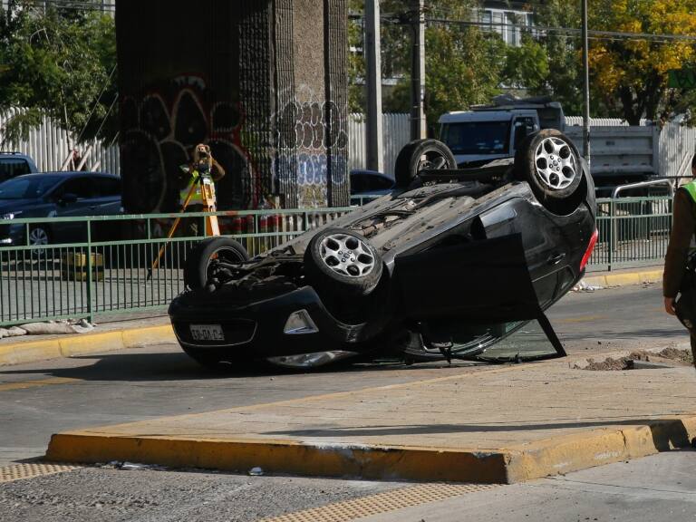 Accidente vehicular deja dos personas fallecidas y una lesionada en Paine