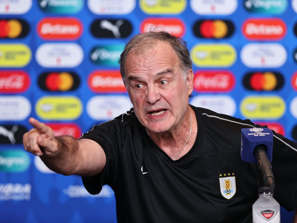 “No lo soporté...”: El potente descargo de periodista uruguayo que abandonó la conferencia de Marcelo Bielsa