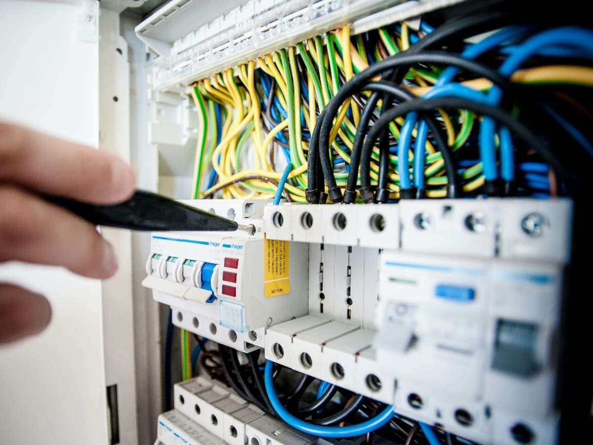 4 componentes críticos y normativa para instalación domiciliaria segura