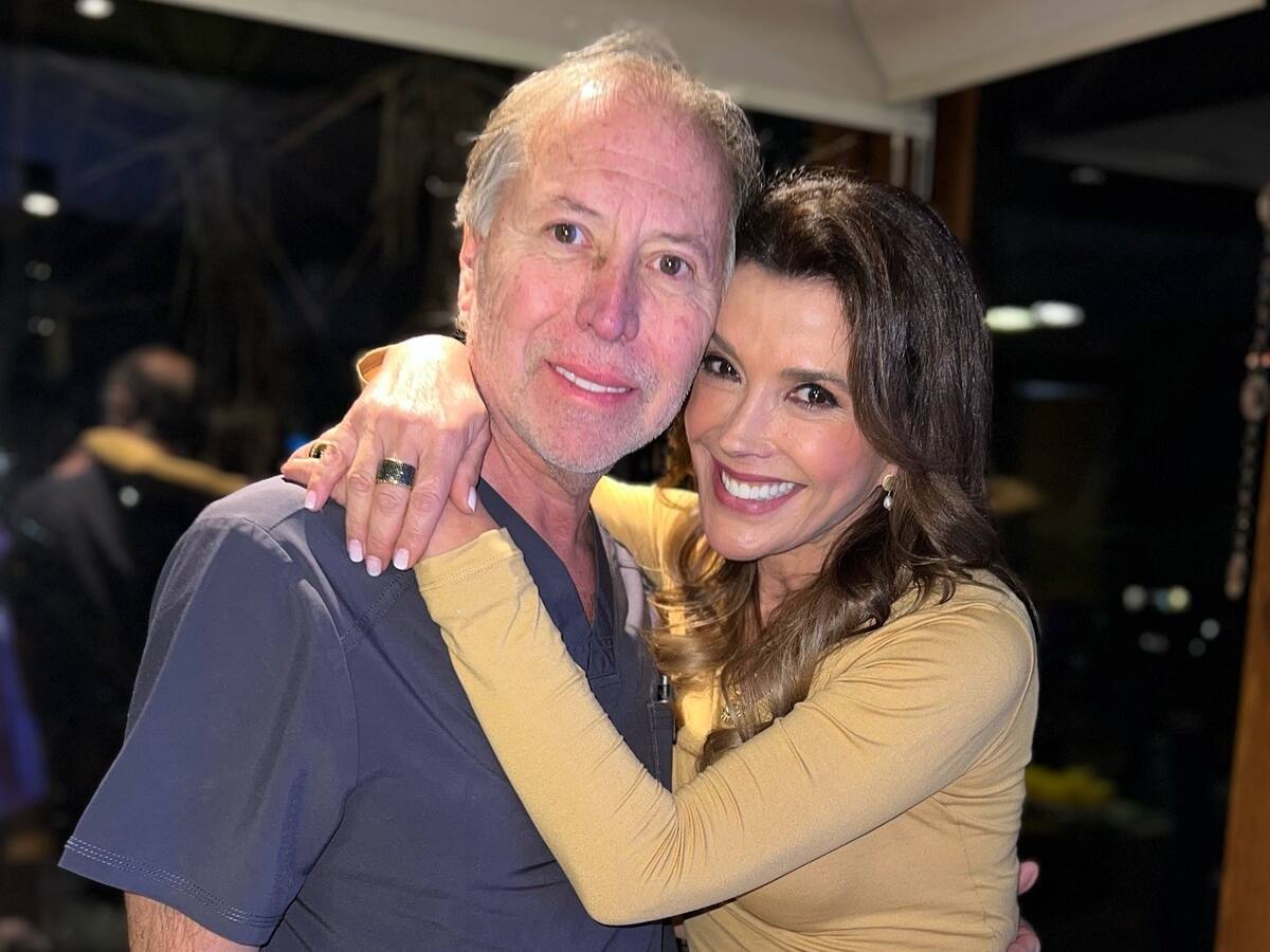 Muere el cirujano plástico Roy Sothers a los 65 años, esposo de la actriz Carolina Arregui