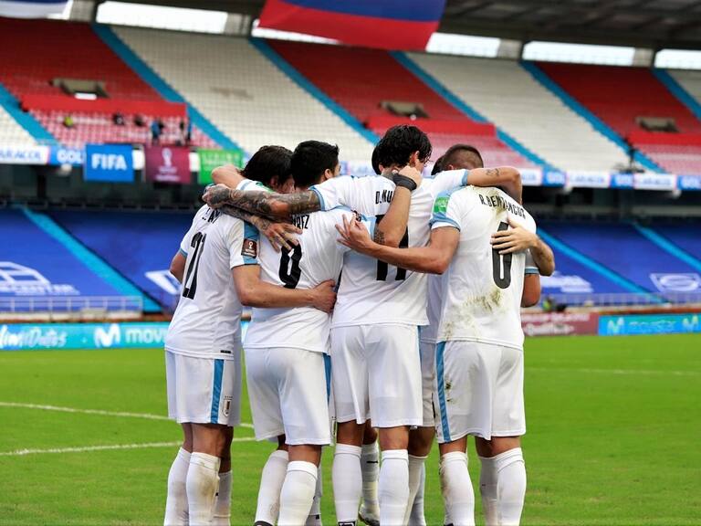 Uruguay dio la estocada goleando a Colombia de visita y quedó entre los líderes de las Clasificatorias Sudamericanas