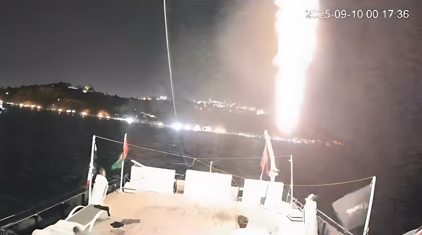 Vuelven a atacar flotilla humanitaria para Gaza: impactantes imágenes muestran misil lanzado desde dron