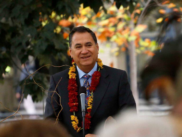 Pedro Edmunds - Alcalde de Rapanui por viajes