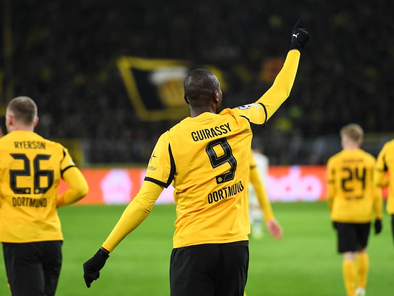 Pese al atraso en cancha, Borussia Dortmund ataca a tiempo para sacar ventaja en la llave de Champions League contra Atalanta