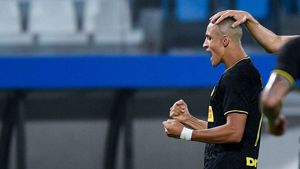 Alexis Sanchez of FC Internazionale celebrates scoring third goal during the Serie A match between Spal and FC Internazionale at Stadio Paolo Mazza, Ferrara, Italy on 16 July 2020. (Photo by Giuseppe Maffia/NurPhoto via Getty Images)