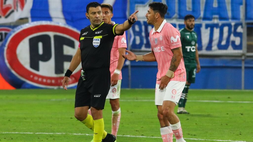 Roberto Tobar defiende el estilo "juegue-juegue" del arbitraje en Chile: "El equilibrio se irá dando de manera natural"