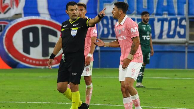 Roberto Tobar defiende el estilo "juegue-juegue" del arbitraje en Chile: "El equilibrio se irá dando de manera natural"
