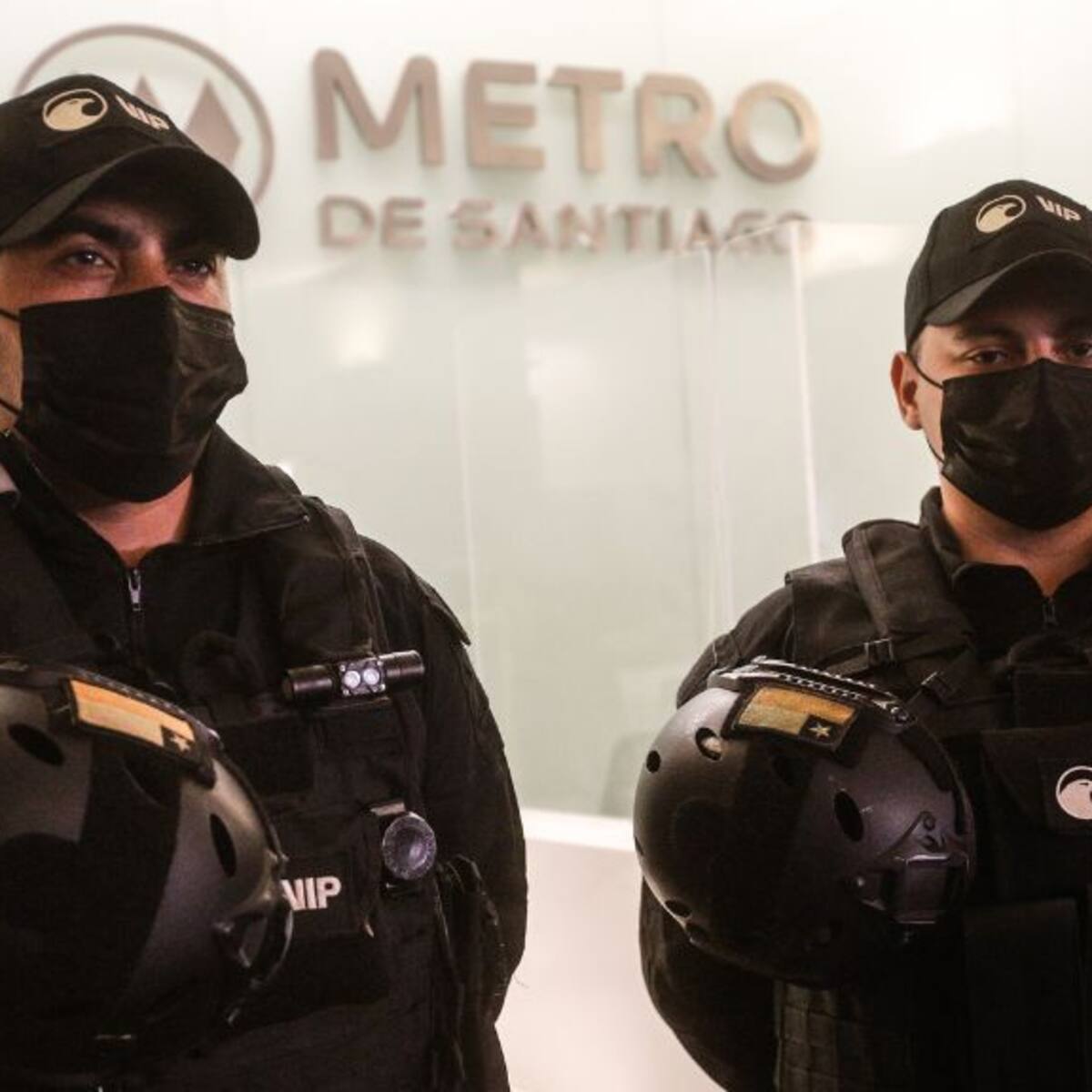 Vigilantes con bastones retráctiles, brigadas antigraffitis y barreras antievasión: así es el nuevo plan de seguridad para el Metro