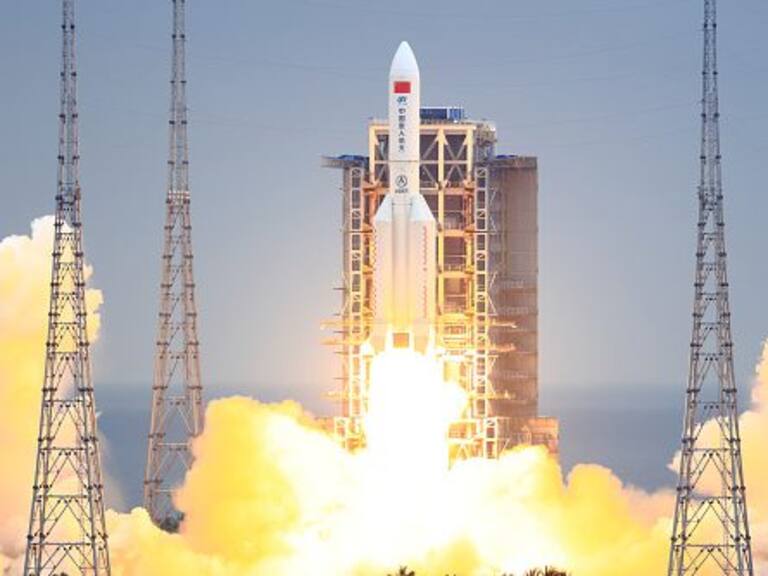 Astrónomo de la U. de Chile sobre el aterrizaje del «cohete chino»: «Las probabilidades de que nos vaya a caer encima son bajísimas»