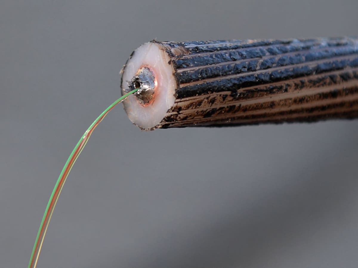 Francia: sabotajes dañan la red de fibra óptica en varias ciudades