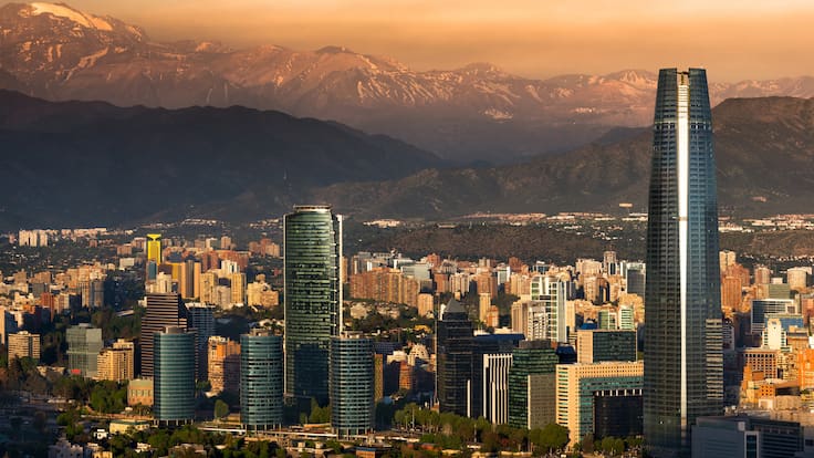 Lidera en Latinoamérica: Chile vuelve a entrar al top en importante ranking económico mundial