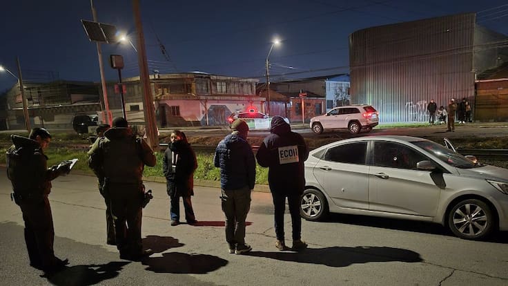 Nuevo homicidio en Concepción: hombre es encontrado muerto dentro de un auto con impactos de bala