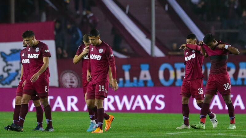 "Ganen o caminan": amenazan a jugadores de Lanús con quemar sus vehículos 