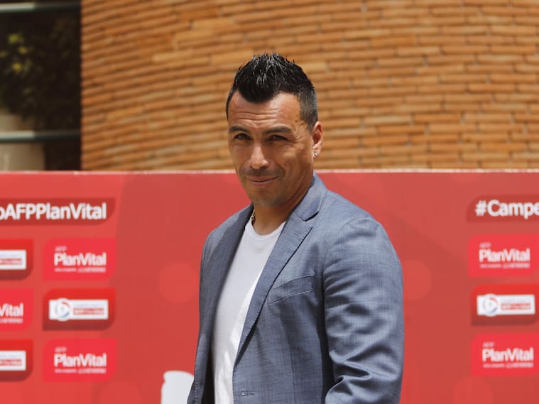 9 de octubre del 2019/SANTIAGOEsteban Paredes, recibe homenaje tras conseguir el gol número 216, y convertirse en el goleador histórico.
FOTO: SEBASTIAN BELTRAN GAETE/AGENCIAUNO