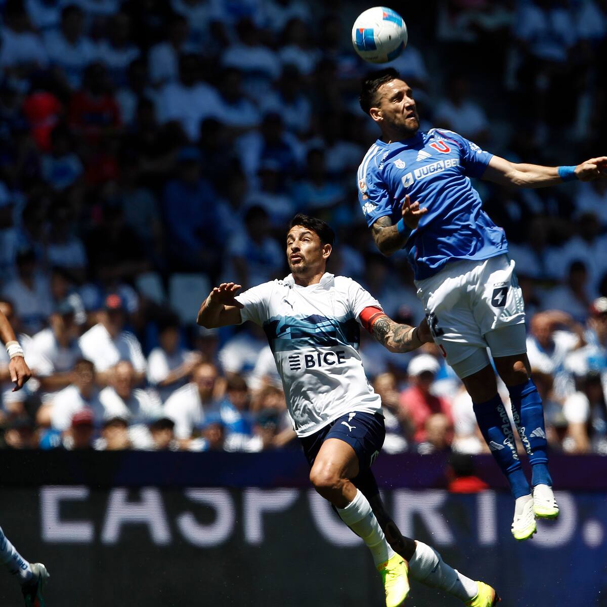 U de Chile y la UC se miden en un nuevo Clásico Universitario: horario y las tres señales en que se podrá seguir el duelo por TV y streaming