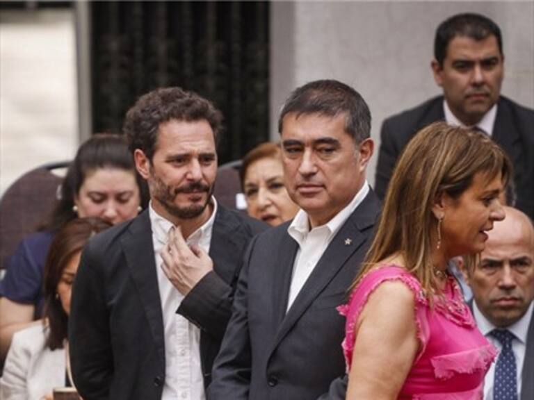 JVR asistió a promulgación de la reforma constitucional, e ignoró a Desbordes y Blumel