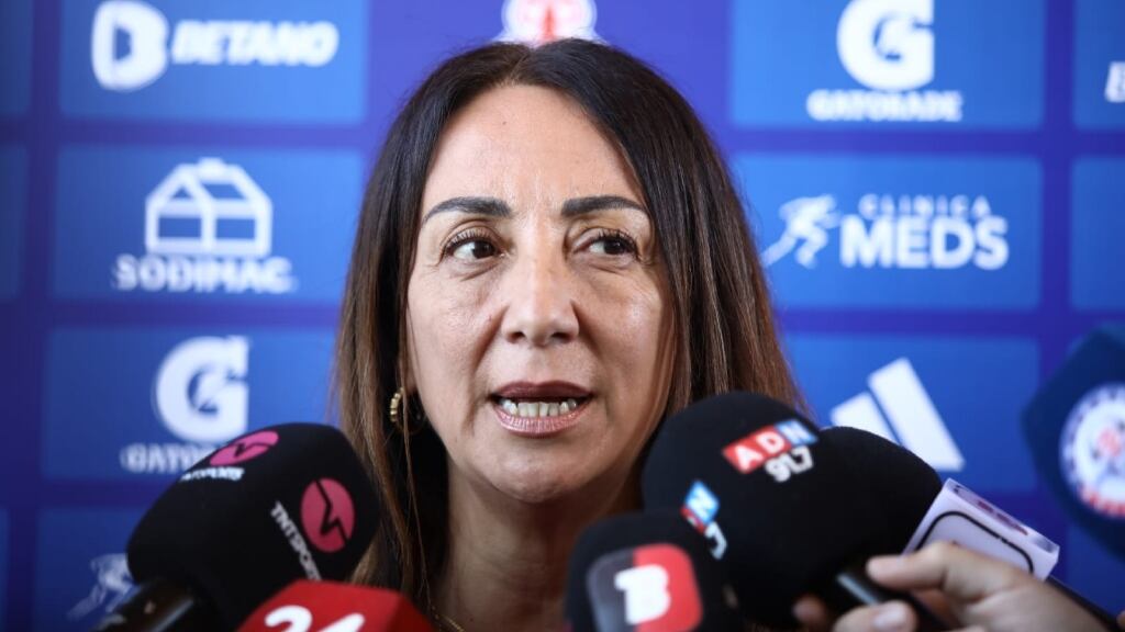 Cecilia Pérez hace frente al irregular momento de la U: "No es este el momento para plantear una salida de Michael Clark"