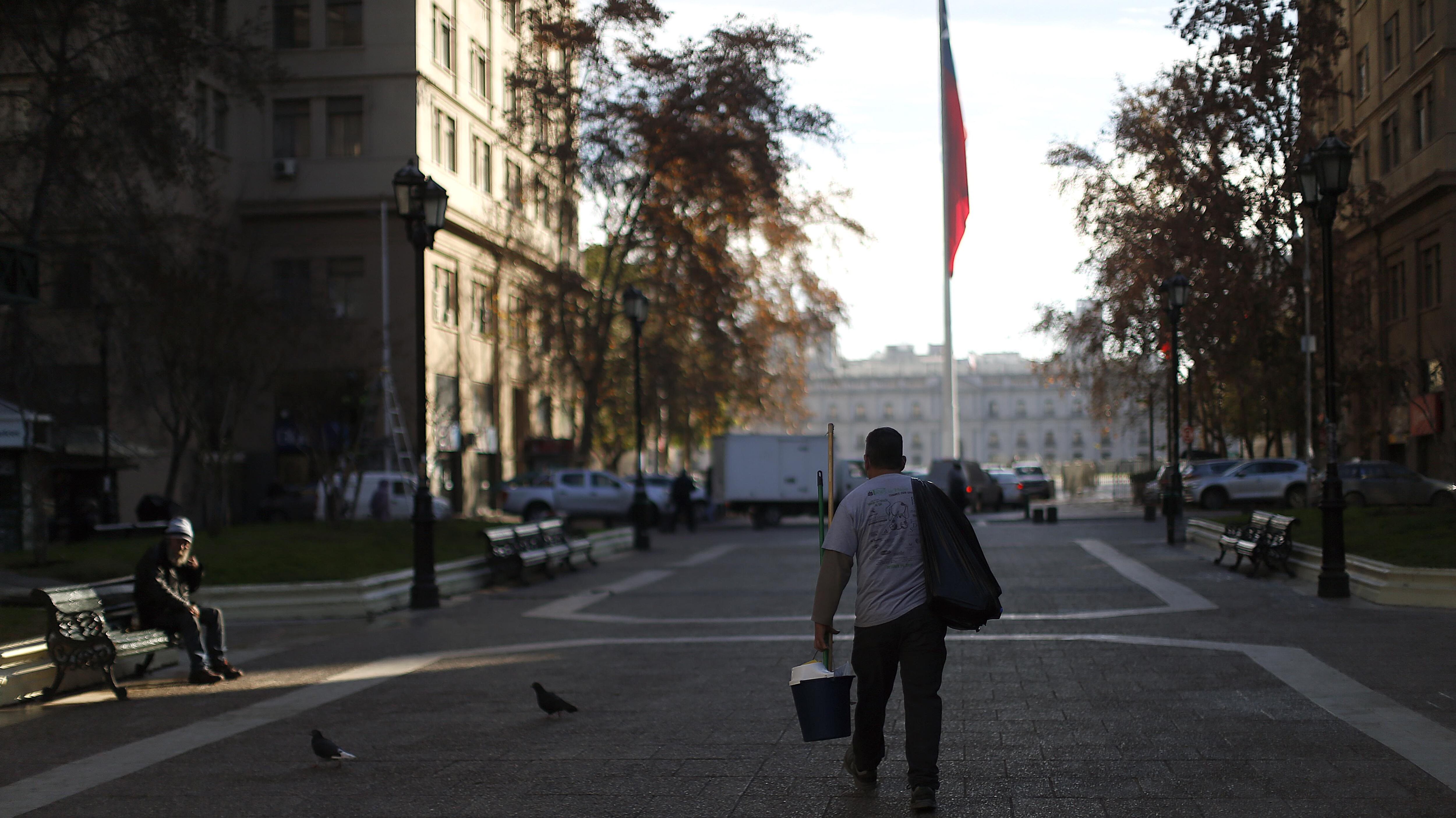 29 de Junio de 2020/SANTIAGO INE informo que la tasa de desocupación llegó a 11,2% en marzo-mayo. Con esto, el total de desocupados llegó a 940 mil personas, subiendo en 244 mil a nivel nacional en 12 meses.
FOTO:Cristobal Escobar/Agencia UNO
