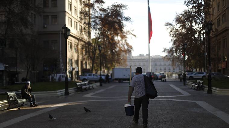 29 de Junio de 2020/SANTIAGO INE informo que la tasa de desocupación llegó a 11,2% en marzo-mayo. Con esto, el total de desocupados llegó a 940 mil personas, subiendo en 244 mil a nivel nacional en 12 meses.
FOTO:Cristobal Escobar/Agencia UNO