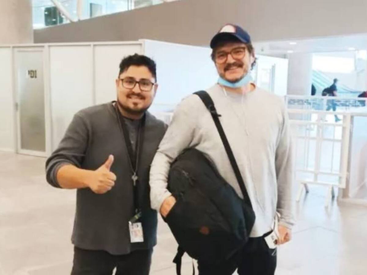 “Fue muy simpático”: habla el fan que se sacó una foto con Pedro Pascal en el Aeropuerto de Santiago